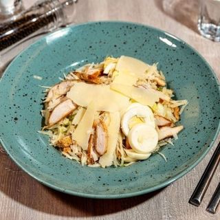 Salată Caesar