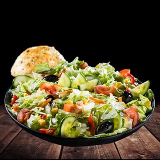 Salată Mixt cu Chiflă