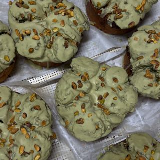 Cozonac royal cu fistic