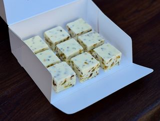 Ciocolată de casă albă cu fistic