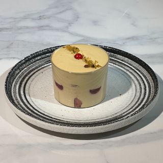 Tiramisu cu fistic și căpșuni