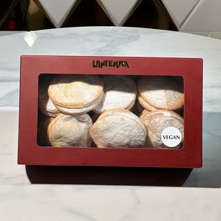 Biscuiți vegani cu vișine