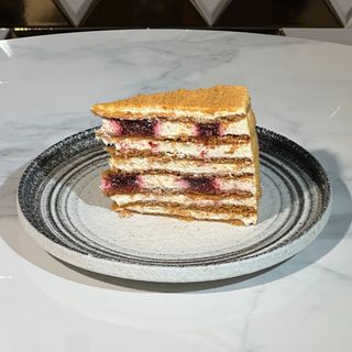 Tort Medovik