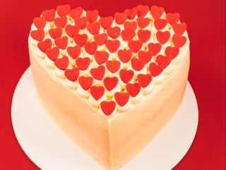 Tort Inimă Carrot Cake și inserție de cocăze roșii 900g