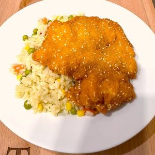 Snitel de pui cu susan si orez cu legume 100g/200g