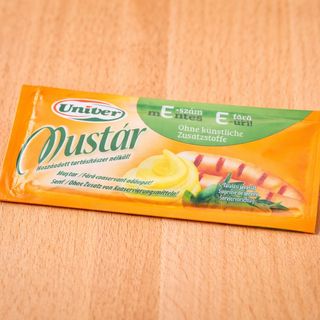 Muștar plic
