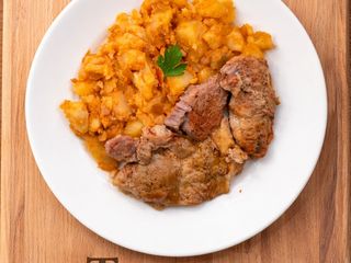 Cartofi taranesti si ceafa de porc la cuptor