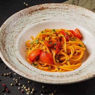 Spaghete cu sos de rosii