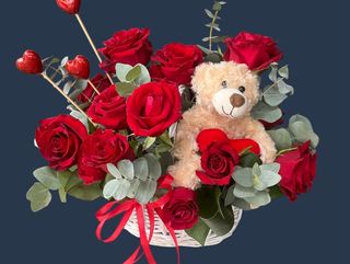 Aranjament Trandafiri rosii si ursulet
