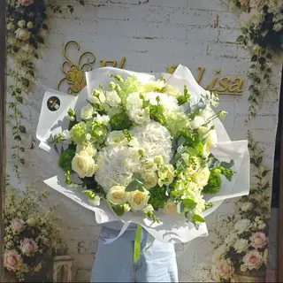 Buchet  Delicat cu Flori Albe