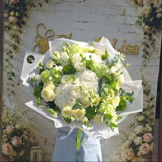 Buchet  Delicat cu Flori Albe