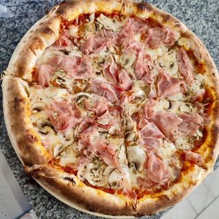 Pizza Prosciutto Funghi