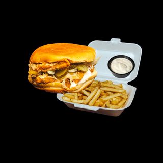 Burger crispy cu cartofi 180g si sos separat 80g