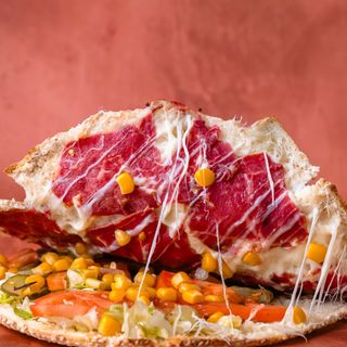 Kaake pastrami & mozzarella