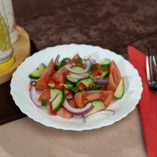 Salata de rosii cu castraveti