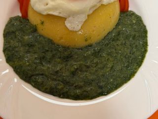 Urzici cu mamaliga si ou