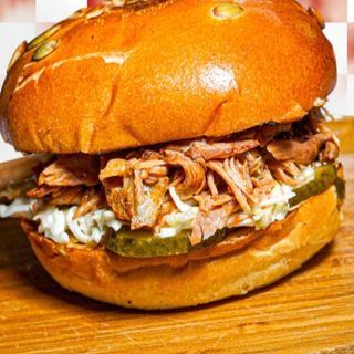 Combo pulled pork burger