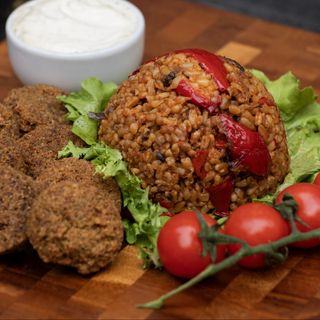 Bulgur cu falafel si salata 480 g