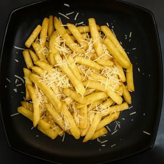 Cartofi prajiti cu parmezan (200g)