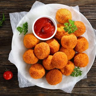 Bulete de cascaval + sos dulceata ardei iute