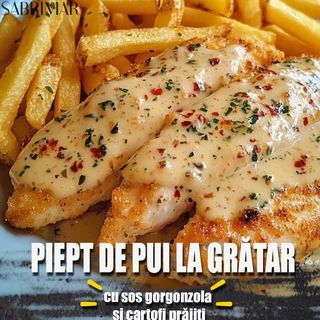 Piept de pui la gratar cu sos gorgonzola si cartofi prajiti