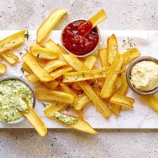 Cartofi prajiti dippers cu sosul casei