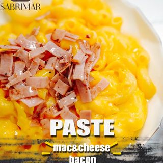 Mac and cheese and bacon