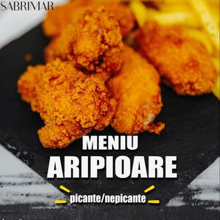 Aripioare crispy picante/nepicante cu cartofi prajiti si sos