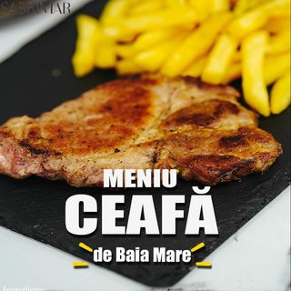 Ceafa de porc la gratar cu cartofi prajiti si sos