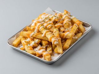 Cartofi prajiti cu cheddar si sosul casei