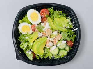 Salata cu creveti și avocado