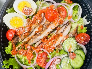 Salata cu ceafa de porc