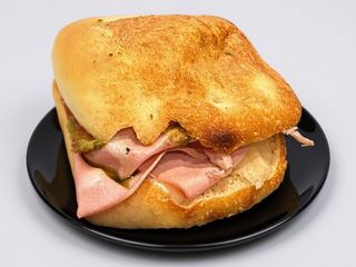 Panini MORTADELLA CU MASLINE VERZI 230 GR