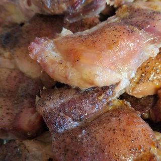 Mușchiuleț de porc cu sos de ceapă caramelizata si smântână