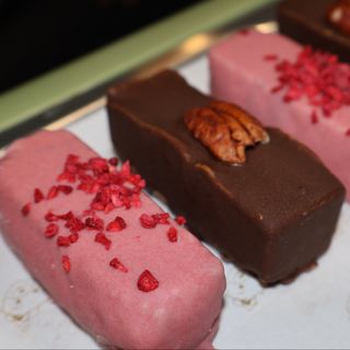 Rawmantic Vegan Baton Zmeura