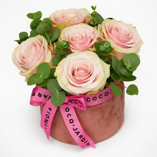 Aranjament floral din 5 trandafiri Pink Mondial