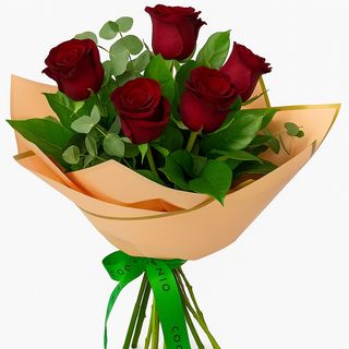 Buchet realizat din 5 trandafiri rosii