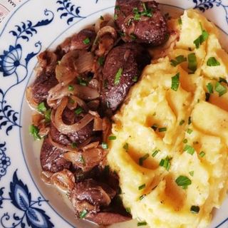 Ficăței în sos cu mămăligă