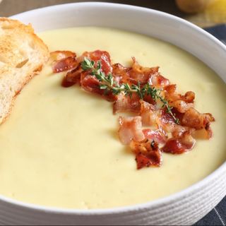 Supă cremă de cartofi cu bacon