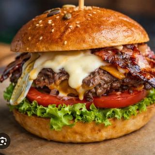 Smashed burger cu cartofi pai