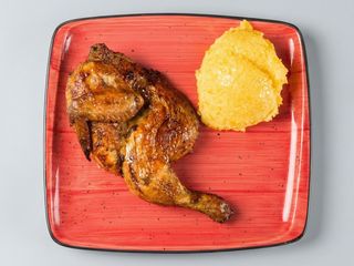 Pui la ceaun cu mămăligă 