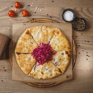 Lobiani cu salata de varza murata