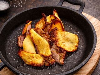 PASTRAMA DE MIEL LA CUPTOR CU CARTOFI AURII