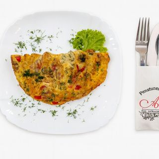 Omletă cu șuncă și cașcaval