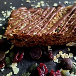 Baton granola cu fructe, seminte si ciocolata 100g