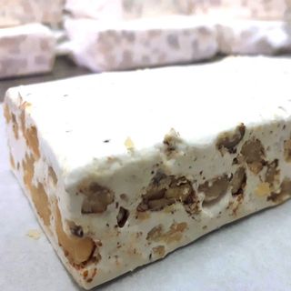 Nougat cu nuci, 100g