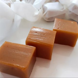 Caramele moi din unt si smanatana