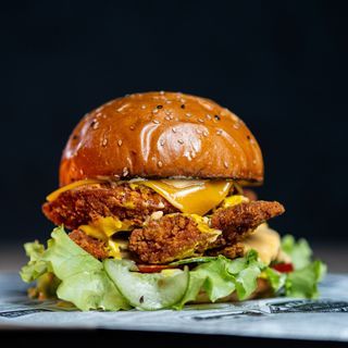 Meniu Cheesburger pui triplu+Cartofi