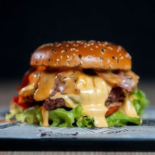 Cheeseburger Triplu vita
