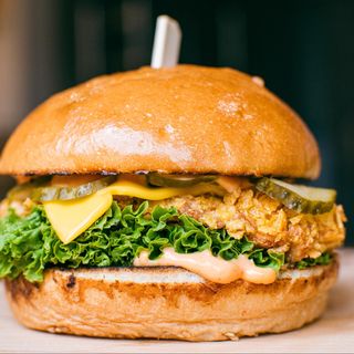 Crispy burger picant